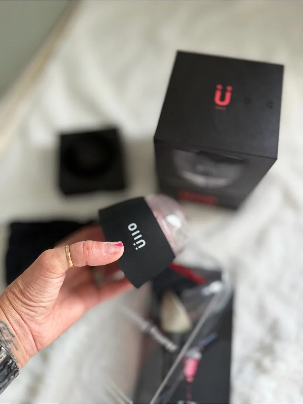 Ullo Black Wine Aerator Cup with Rabbit Aerating Pourer